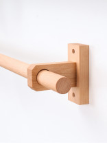 Custom Natural Wood Single Curtain Rod With Wooden Drapery Brackets