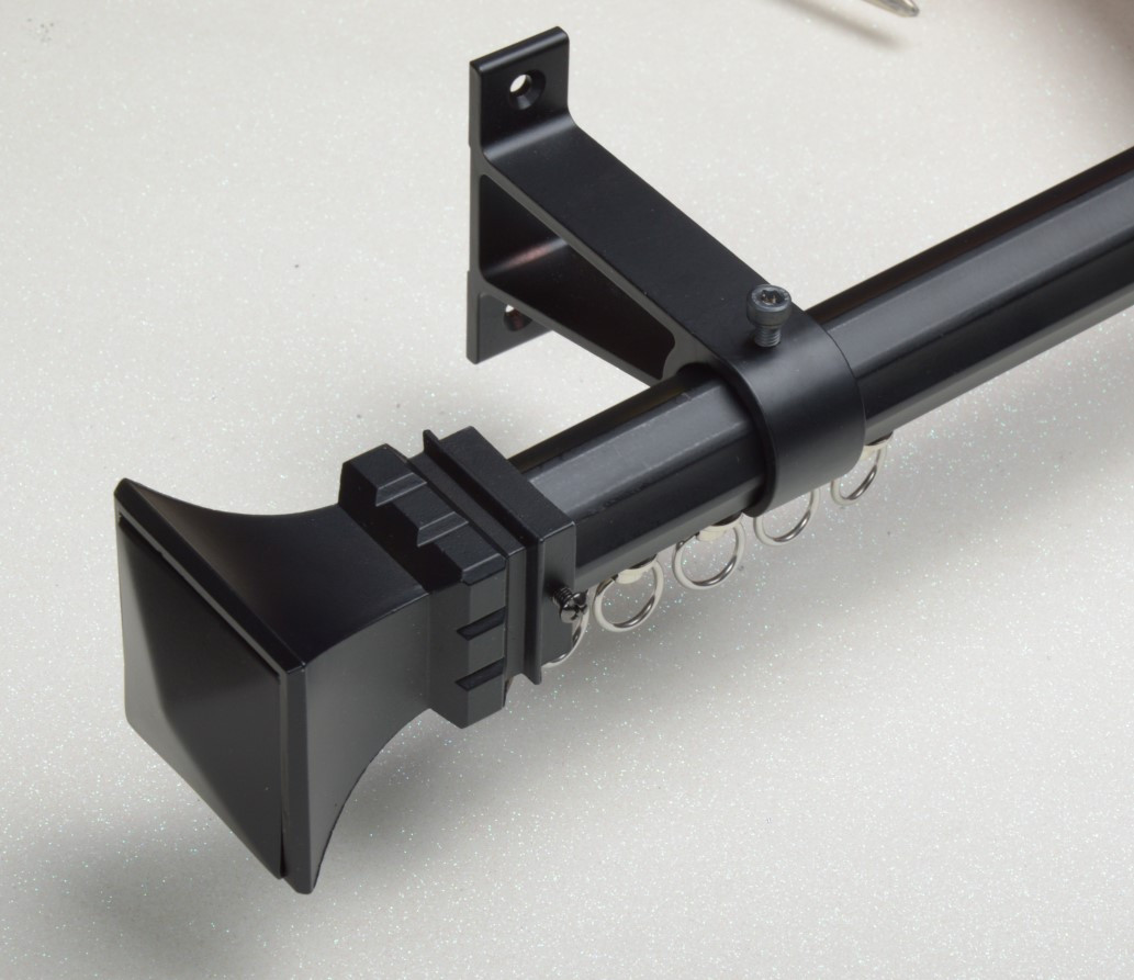 QYRY07 Black Metal Curtain Rod Set With Metal Rollers